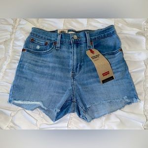 NWT Levi’s High-Rise Shorts